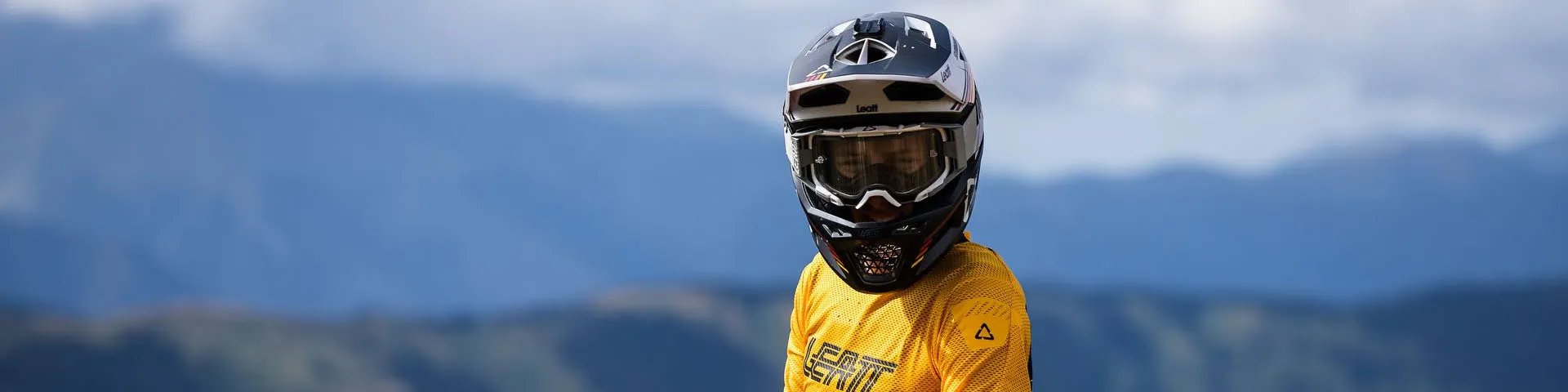 Collection banner for protective helmets