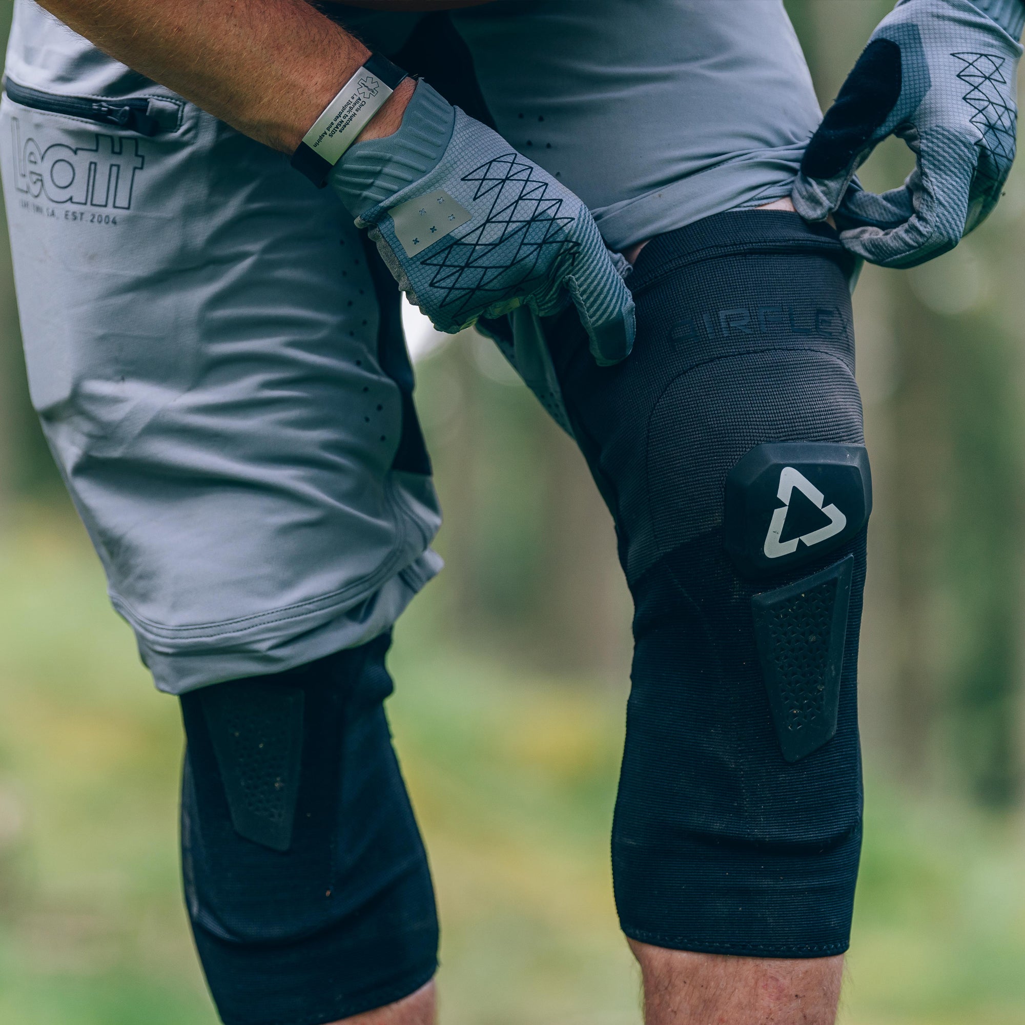 Leatt Protection Knee Guard Hybrid Black S, Bike Protection Gear