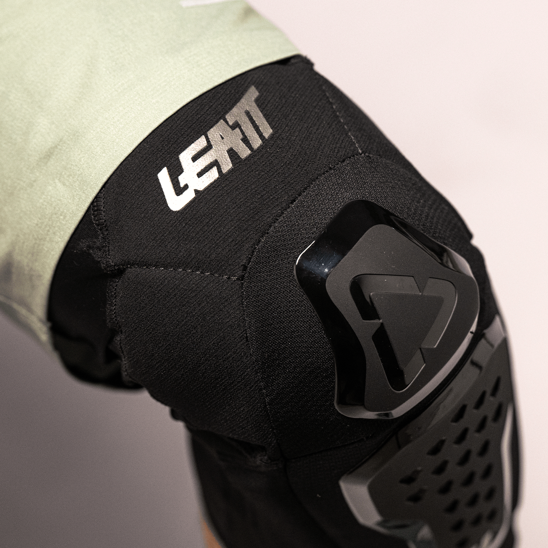 Knee Guard 6.0 Evo EXT